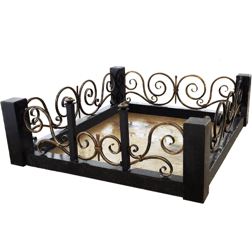 Надгробное сооружение Комплекс из гранита с коваными элементами Пика